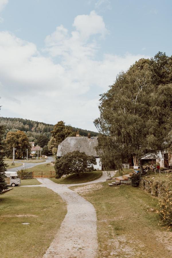 Nezamek Hotell Hartmanice  Exteriör bild